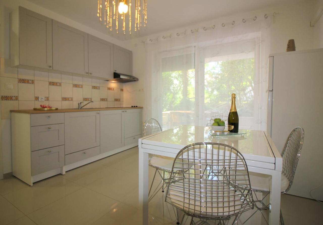 Modern Apartment Zen With Private Garden Porec Exterior photo
