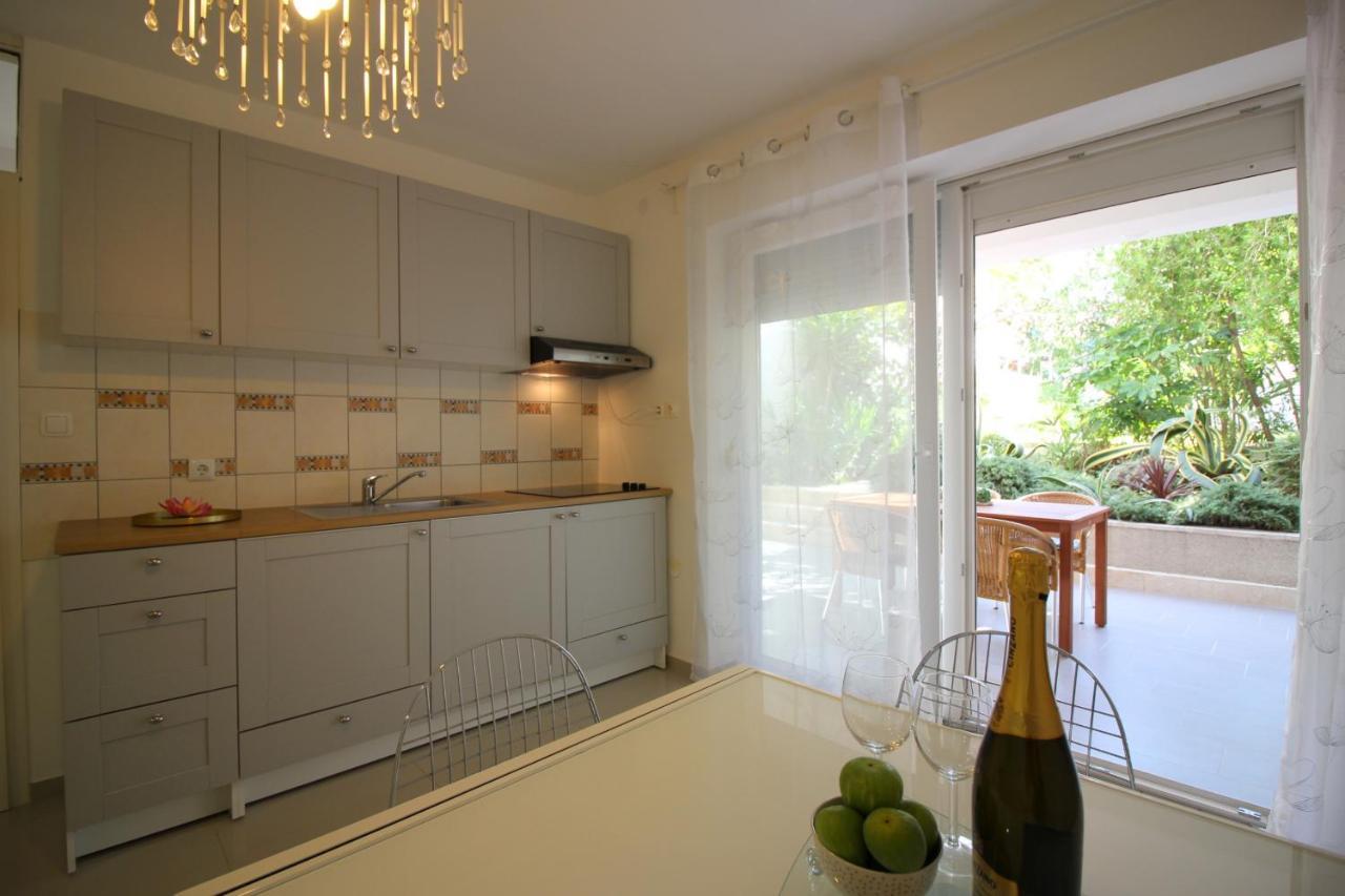 Modern Apartment Zen With Private Garden Porec Exterior photo