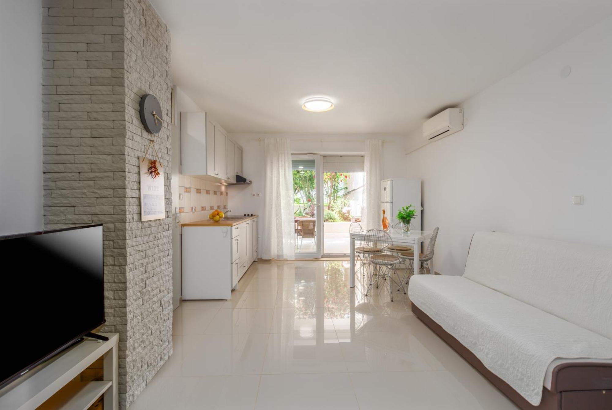 Modern Apartment Zen With Private Garden Porec Exterior photo